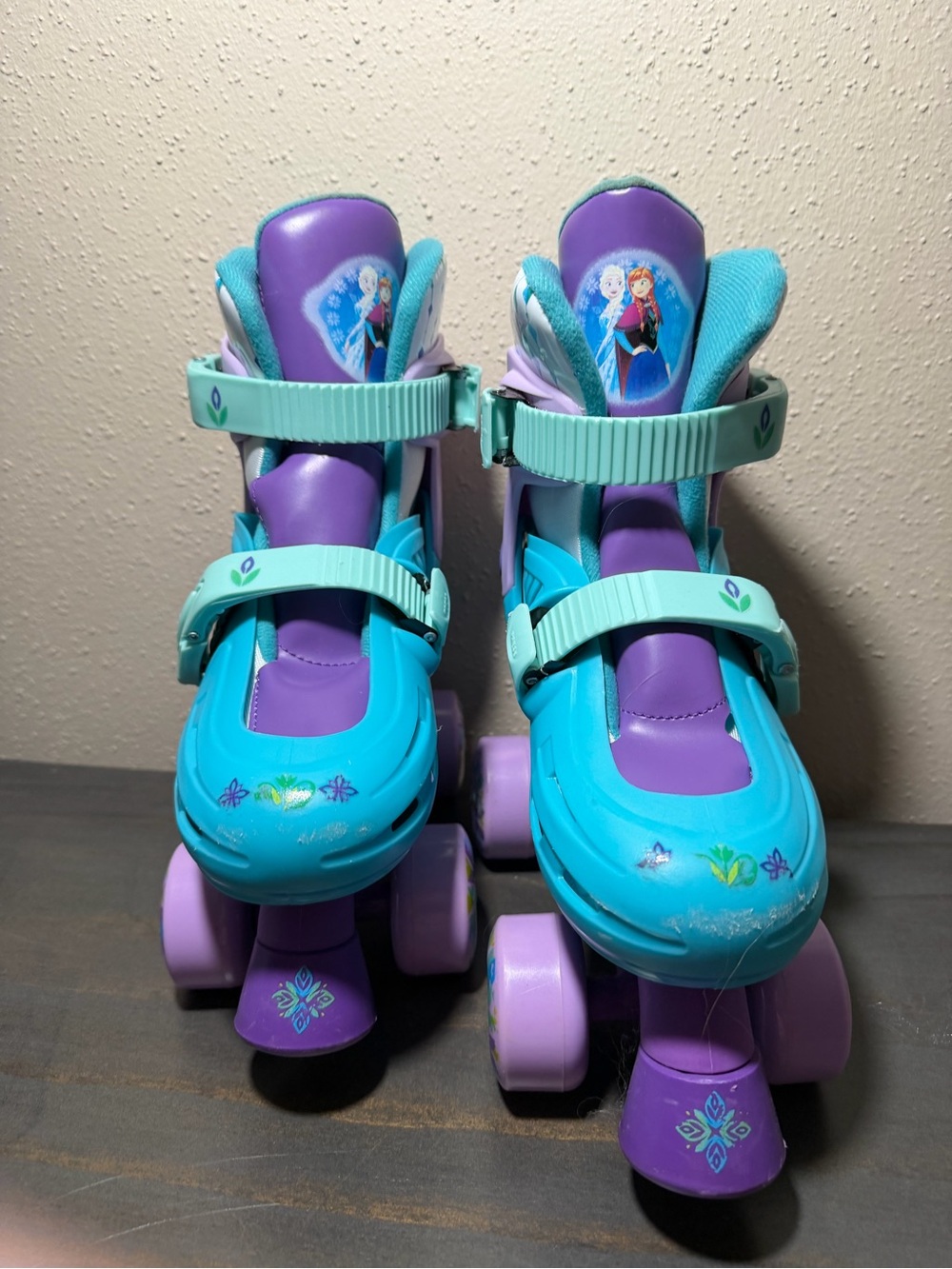Disney Frozen adjustable kids quad roller skates great condition!